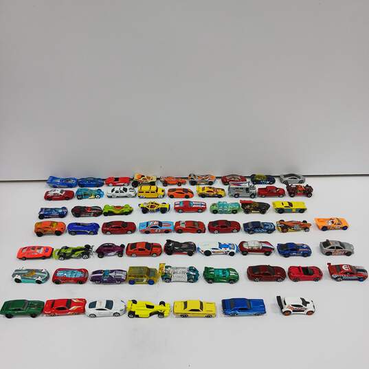 Collection of Assorted Hot Wheels & Matchbox Toy Cars image number 3