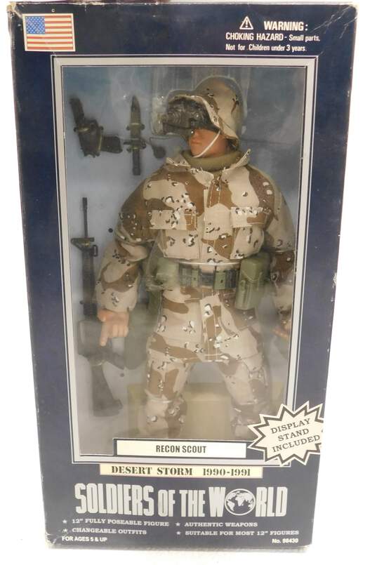 Soldiers of the World 12" Action Figure Desert Storm Recon Scout image number 2
