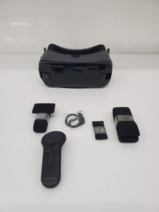 Samsung Gear VR Headset untested image number 3