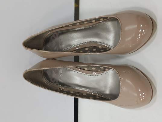 Woman's Tan High Heels Size 7.5 image number 1