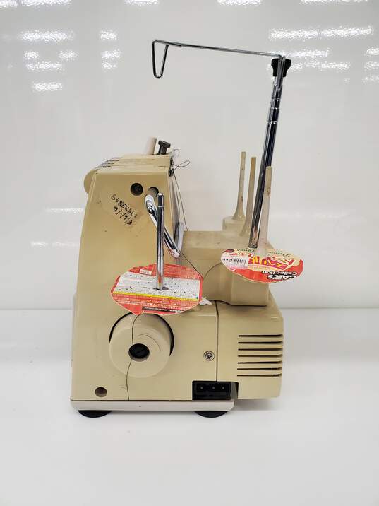 Singer Ultralock 14 U64A Sewing Machine For Parts/Repair image number 4