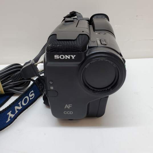 Sony Handycam CCD-TR23 Video8 8mm Movie Video Camera Camcorder image number 2