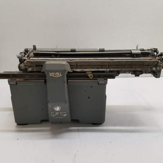 Vintage Royal Typewriter-SOLD AS IS, FOR PARTS OR REPAIR image number 6