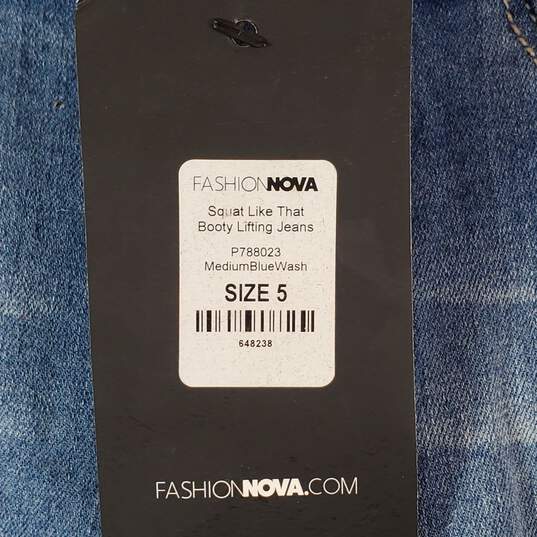 Fashion Nova Women Blue Jeans Sz 5 NWT image number 4