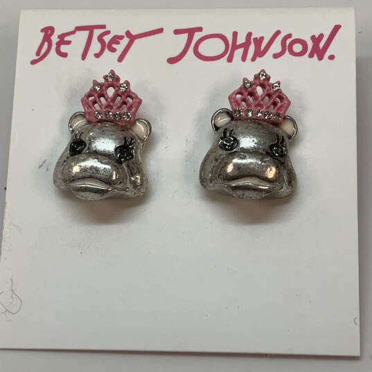 Designer Betsey Johnson Silver-Tone Hippopotamus Fashionable Stud Earrings image number 3