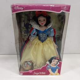 Brass Key Disney Princess Snow White Porcelain Keepsake Doll IOB