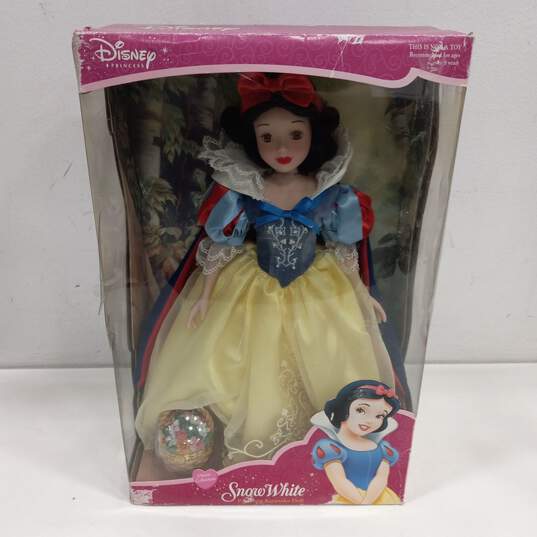 Brass Key Disney Princess Snow White Porcelain Keepsake Doll IOB image number 1