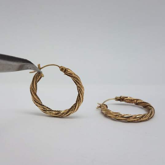 10k Gold Vintage Twist Round Hoop Earrings 1.8g image number 2
