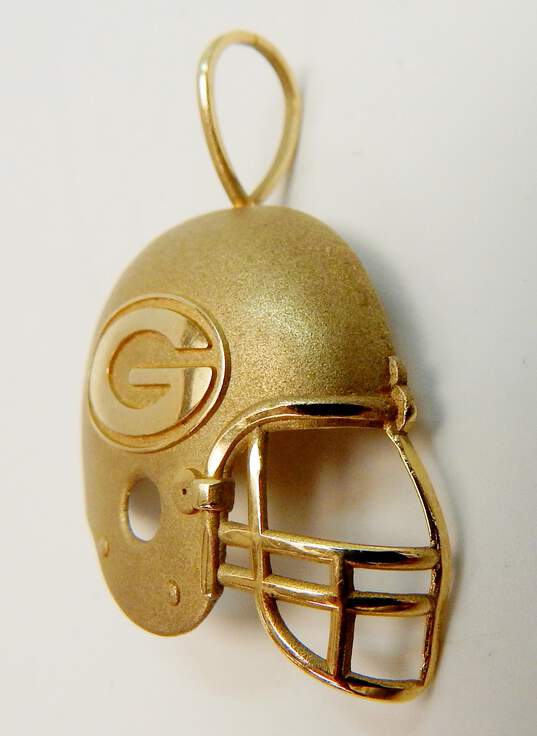 Vintage 1993 14K Yellow Gold Green Bay Packers Logo Football Helmet Pendant 3.3g image number 1