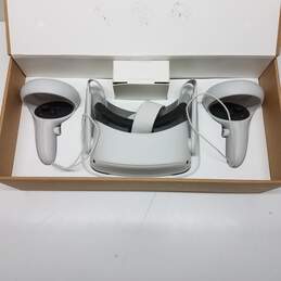 Meta Oculus Quest 2 64GB Standalone VR Headset - White - IN BOX alternative image