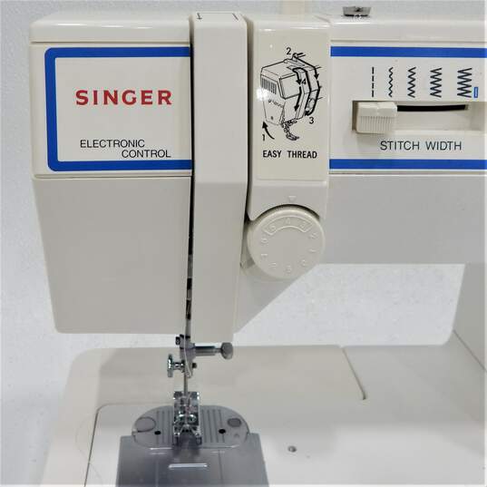 Singer 5932 Electric Sewing Machine With Pedal Manual & Case image number 8