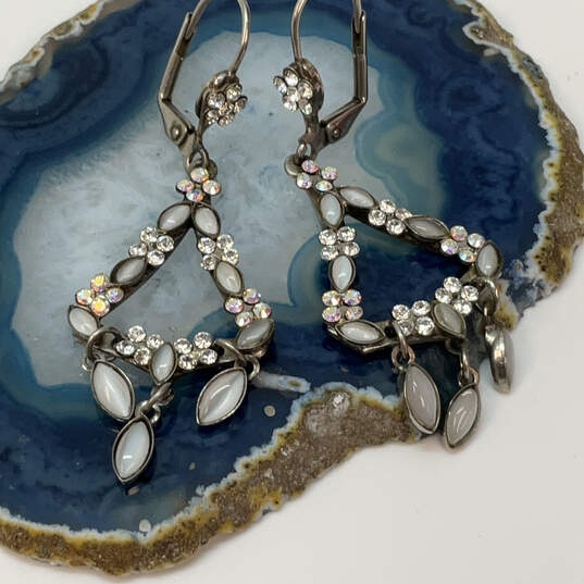 Designer Sorrelli Silver-Tone Multicolor Crystal Cut Stone Drop Earrings image number 1