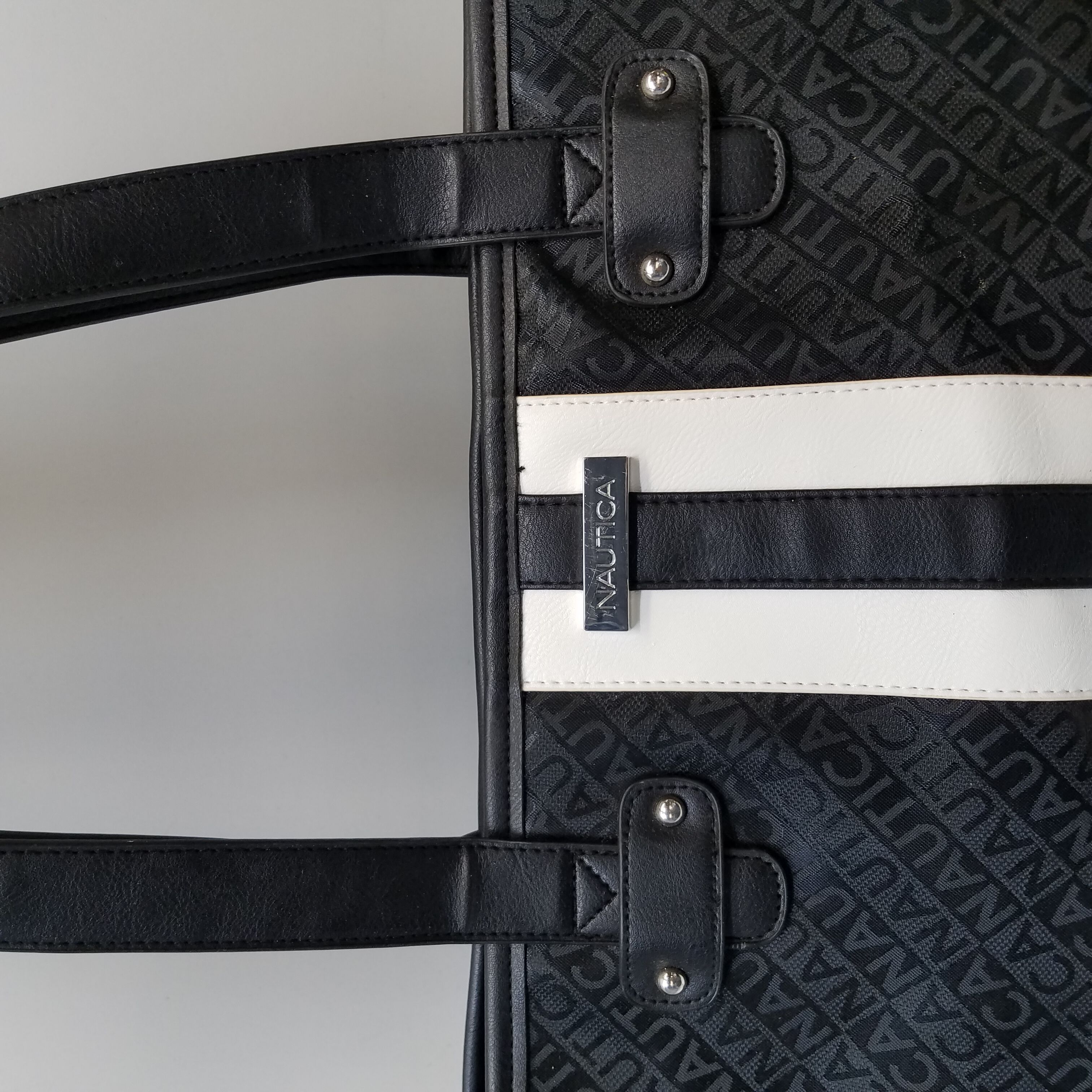 Nautica Womens Nautica Nylon Bean Bag Crossbody/Belt Bag With Adjustable  Shoulder Strap Crossbody, Black, 9.7 x 7.1 2.6 US: Handbags: Amazon.com