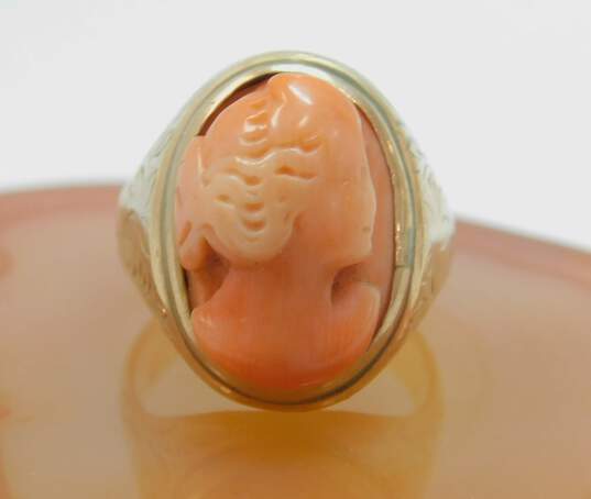 Antique 10K Yellow Gold Carved Coral Cameo Ring 6.6g image number 1