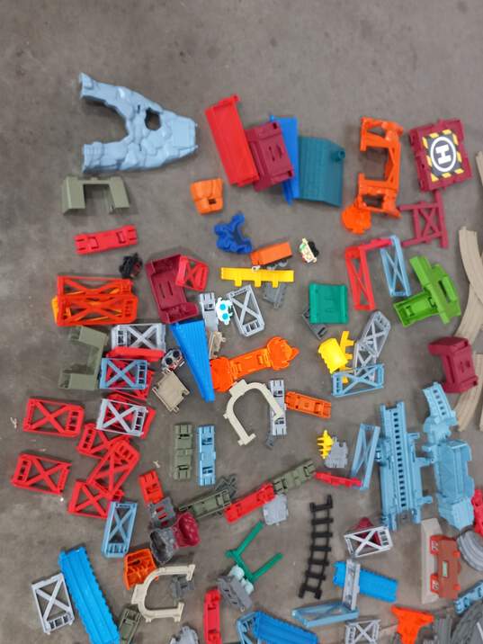 Bundle of Assorted Thomas The Train Plastic Track image number 5