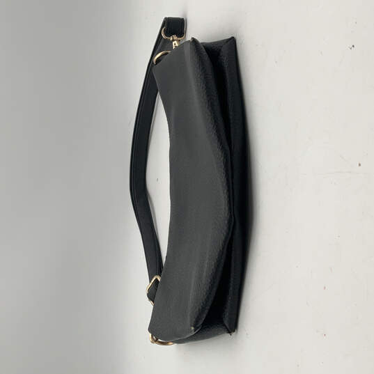 Womens Black Leather Classic Single Adjustable Strap Zipper Shoulder Bag image number 2