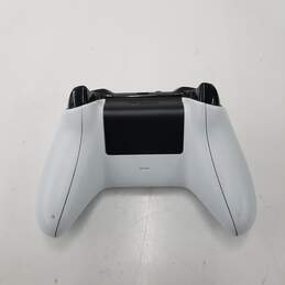 White Wireless Xbox One Controller Untested alternative image