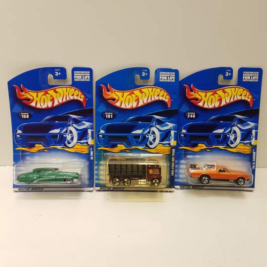 Lot of 15 Assorted Hot Wheels 2001 Collection image number 2