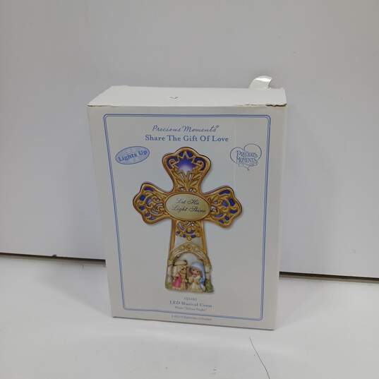 Precious Moments LED Musical Cross Figurine image number 5