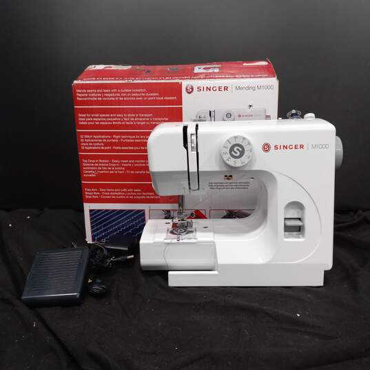 Singer M1000 Mending Sewing Machine w/Box and Pedal image number 1