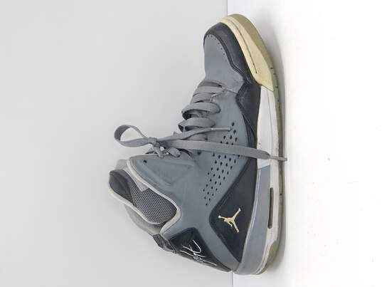 Nike Boy's Jordan Flight SC 3 Gray Sneakers Size 7Y image number 1