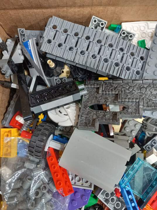 9.5lbs of Assorted Lego Blocks and Assorted Toys image number 2