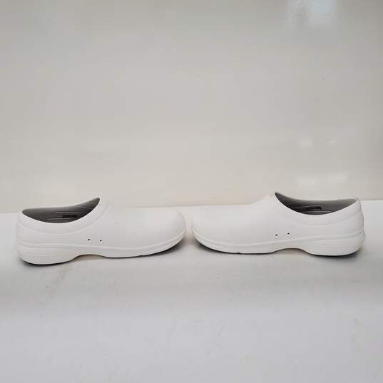 Crocs Women's Size 11 M White Synthetic Slip-On Shoes image number 6