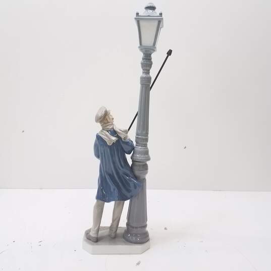 Lladro Porcelain  Lamplighter 5.205 Ceramic  Figurine image number 5