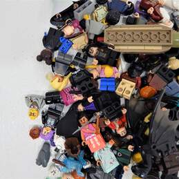10 oz. LEGO Harry Potter Minifigures Bulk Lot alternative image