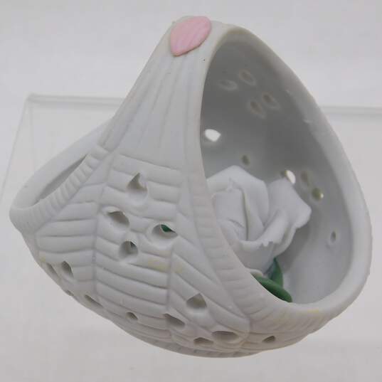 VNTG Porcelain Collectible Decorations Basket & Vases image number 2