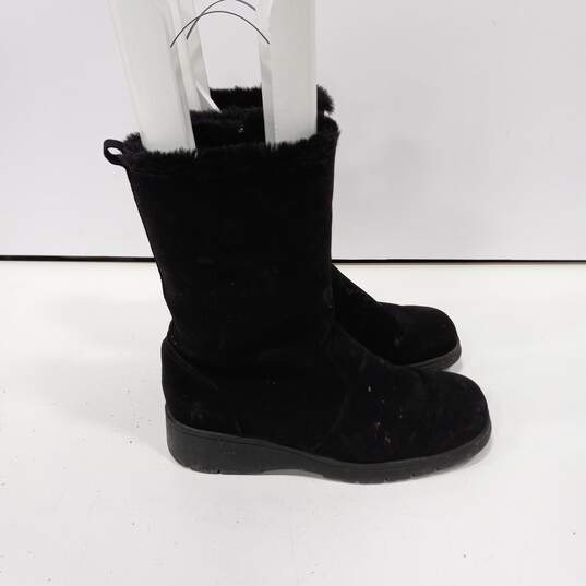 Khombu Women's Black Suede Snow Boots Size 9 image number 4