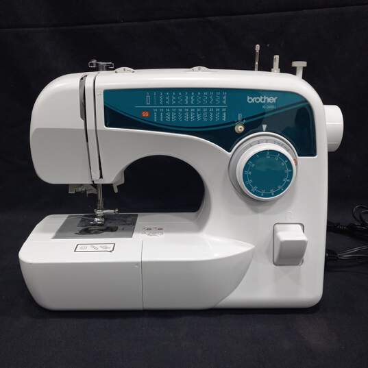 White Brother Sewing Machine w/ Foot Pedal image number 2
