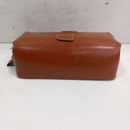 Vintage TrsValet by Cameo Pop Up Leather Toiletries Case image number 2