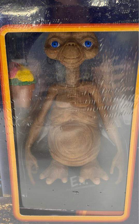 E.T. 40th Anniversary Limited Edition Blu-Ray + Collectible Figure (NIB) image number 3