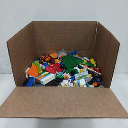 8.5lb Lot of Mixed Variety Building Blocks and Pieces