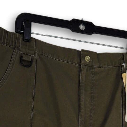 NWT Mens Green Flat Front Regular Fit Pockets Comfort Cargo Shorts Sz 42X7 image number 3