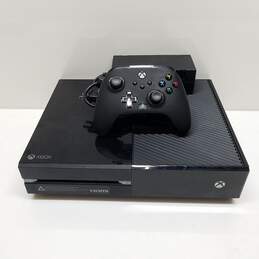 Microsoft Xbox One 500GB Console Bundle with Games & Controller alternative image