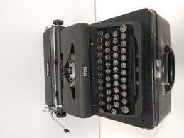 Vintage Royal Typewriter in Case alternative image