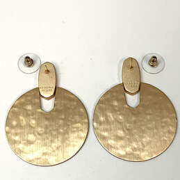 Designer Kendra Scott Gold-Tone Hammered Disc Shape Classic Drop Earrings alternative image