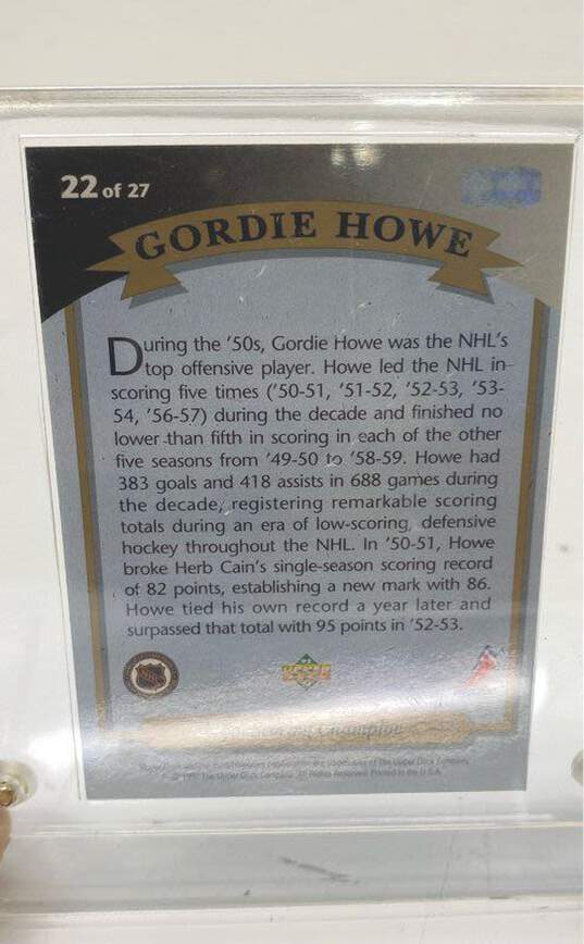 Encased Trading Card & Hockey Puck Signed by Gordie Howe - Detroit Red Wings image number 6