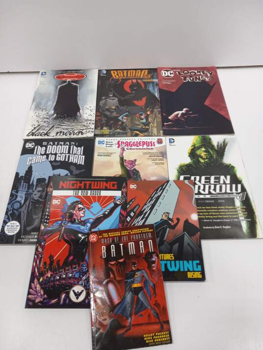 Bundle of Assorted DC Graphic Novels image number 1