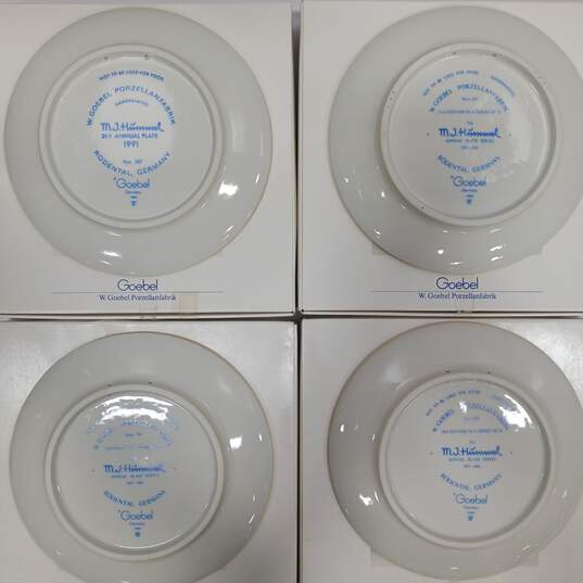Set of 4 M.J. Hummel Plates image number 3