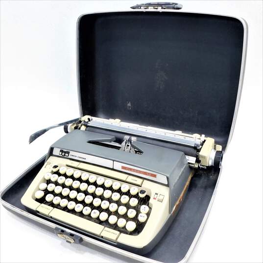 Vintage Smith Corona Classic 12 Portable Manual Typewriter W/ Case image number 1