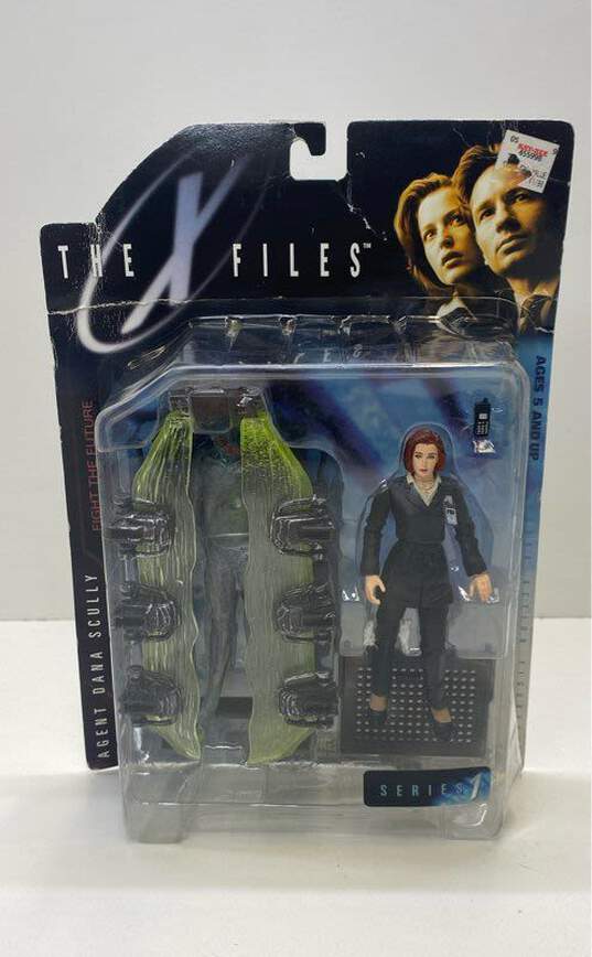 1998 McFarlane Toys The X Files (Series 1) Agent Dana Scully Action Figure image number 1