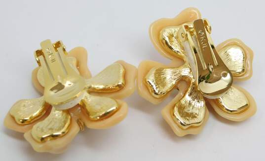 KJL Kenneth Jay Lane Goldtone Peach Plastic & Rhinestones Flower Clip On Earrings 24.1g image number 2