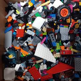 8lbs Lot of Assorted Building Toy Bricks
