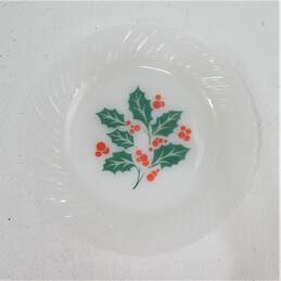 Vintage Termocrisa Crisa Christmas Holly Berry Milk Glass Salad Plates Set of 5 alternative image
