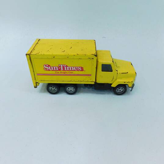 Chicago Sun Time Newspaper Delivery Truck - Ertl Dyersville, IA Circa 1990 image number 1
