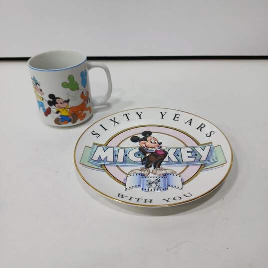 2pc Set of Disney Mickey and Friends Dishes image number 1