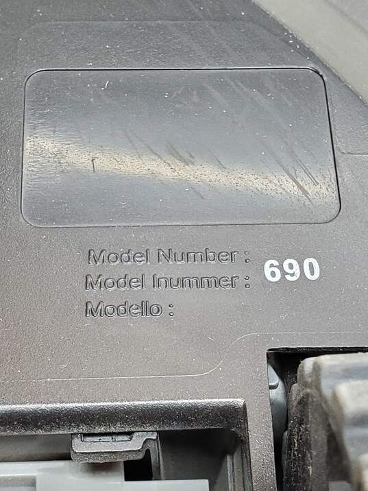 iRobot Roomba 690 Vacuum Cleaner with Integrated Charging Dock - Untested for Parts/Repairs image number 3